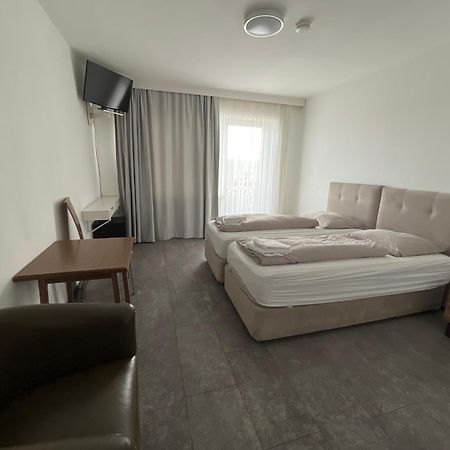 F Hotel 24H Check-In 赫尔兴 外观 照片