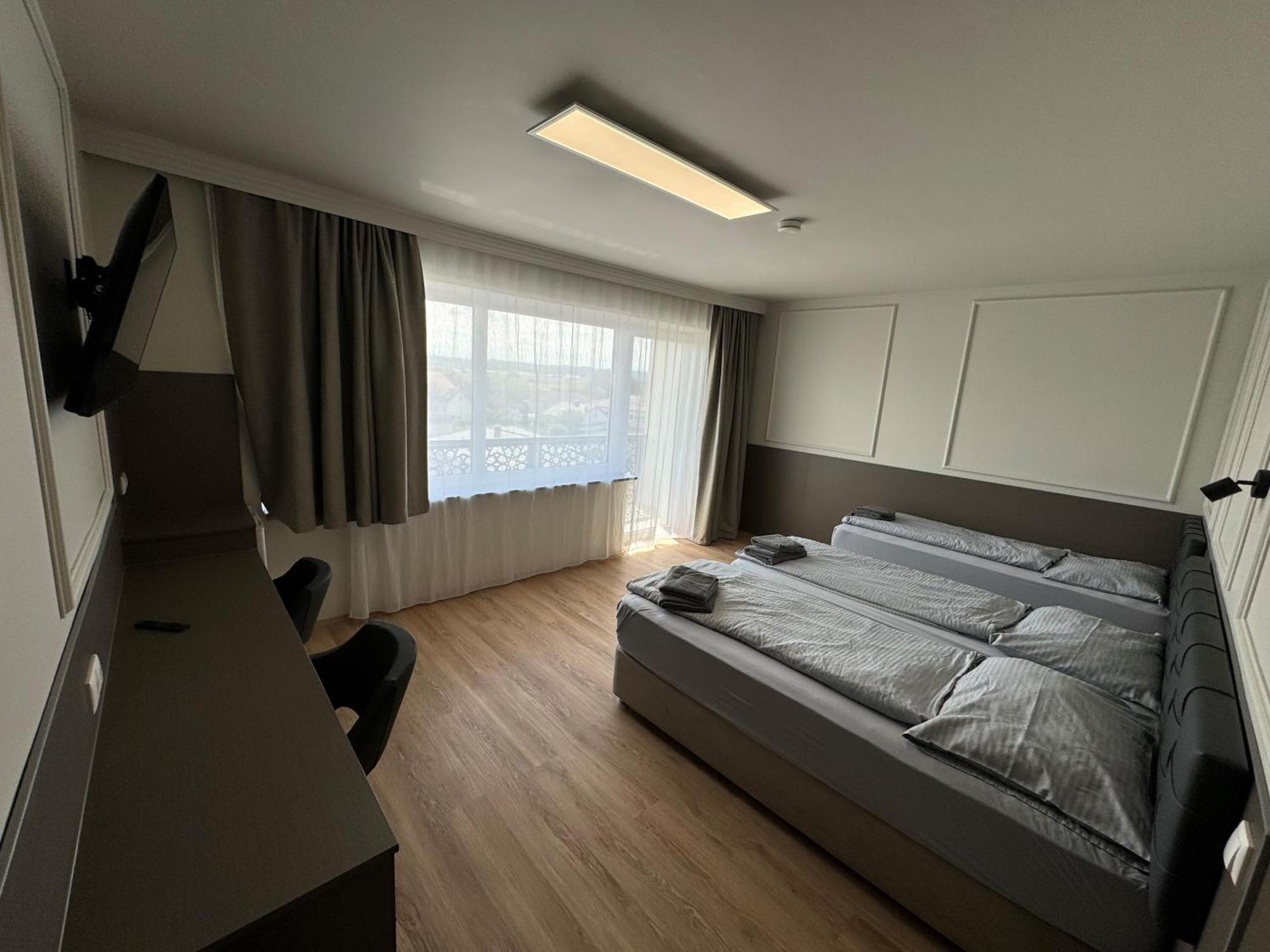 F Hotel 24H Check-In 赫尔兴 外观 照片