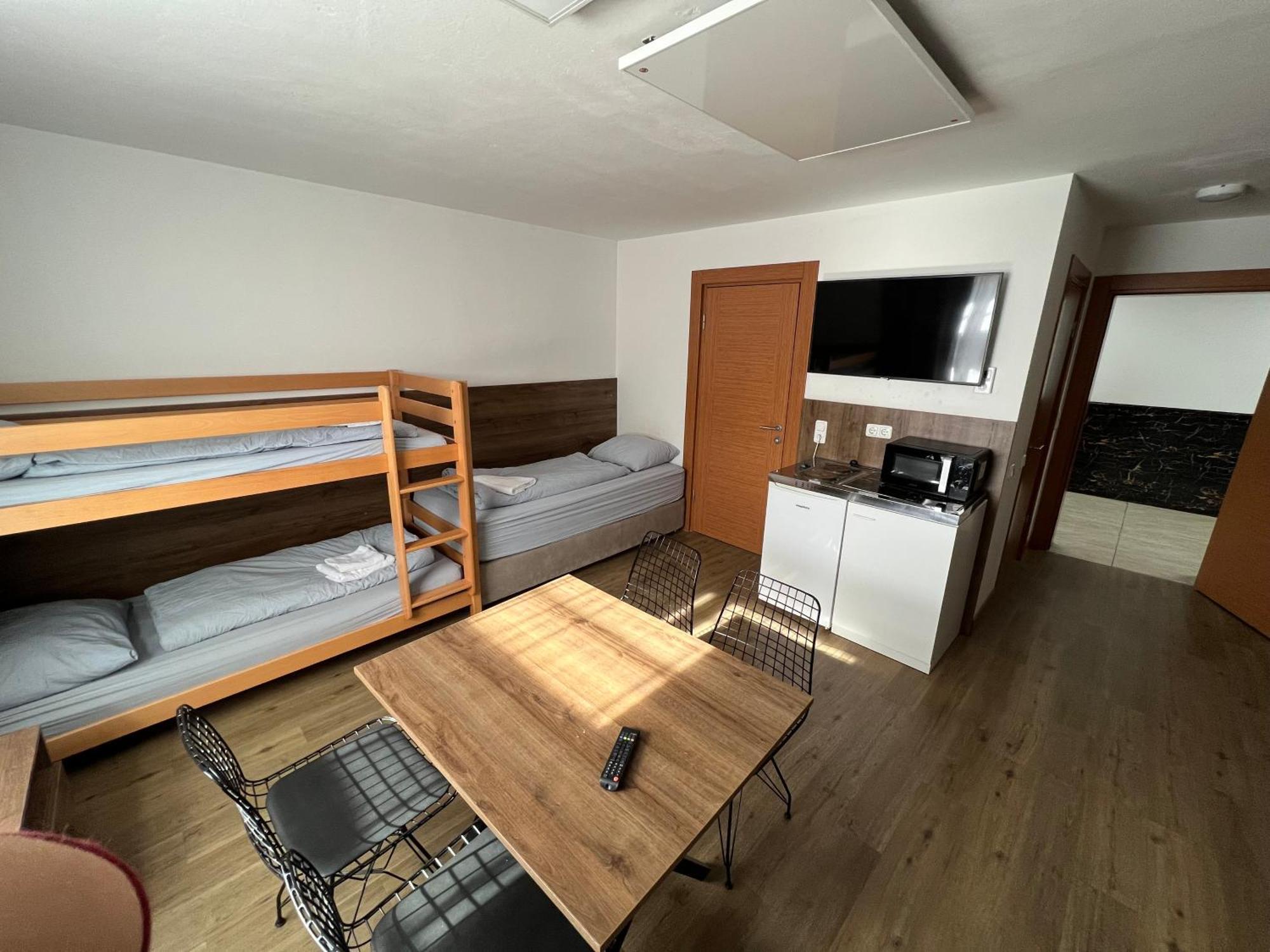F Hotel 24H Check-In 赫尔兴 外观 照片