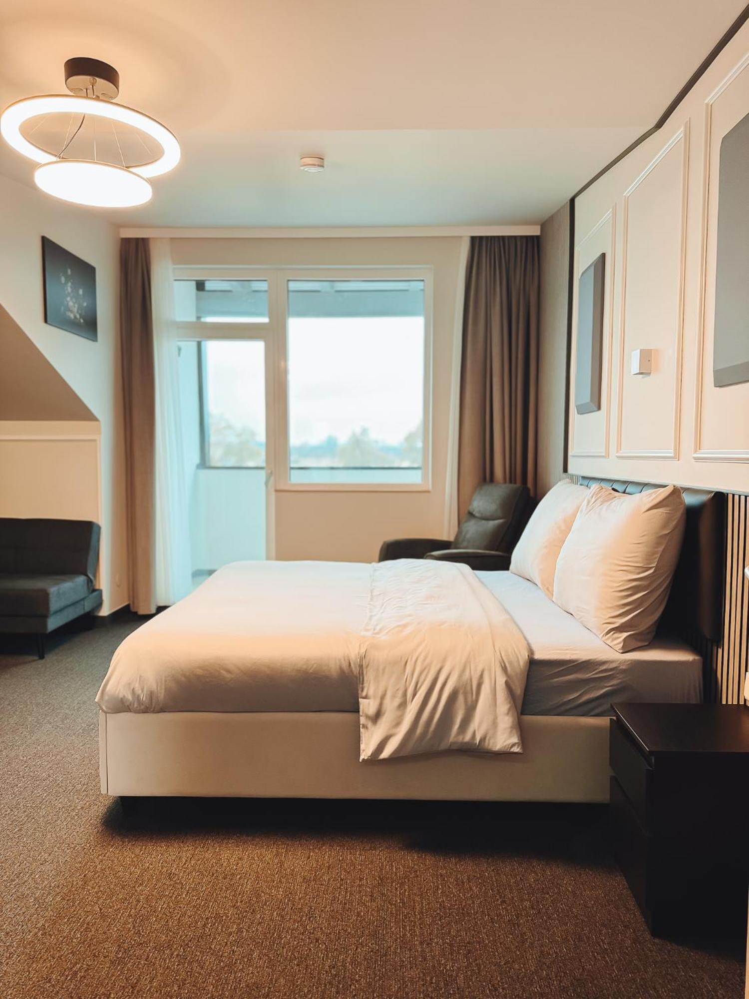 F Hotel 24H Check-In 赫尔兴 外观 照片