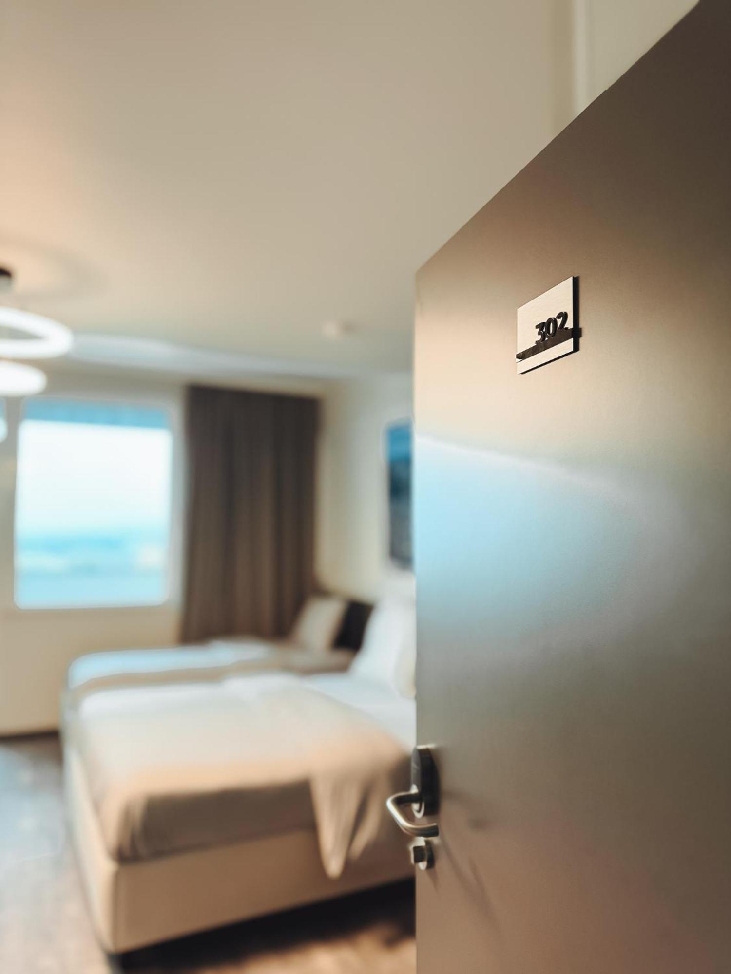F Hotel 24H Check-In 赫尔兴 外观 照片