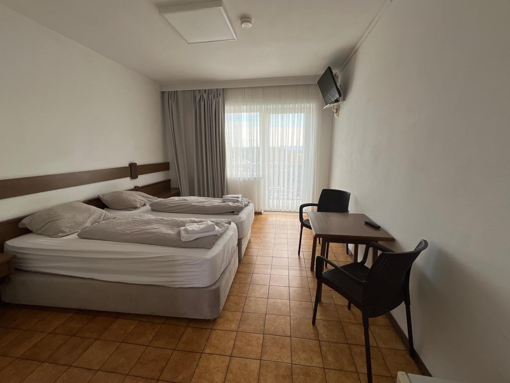 F Hotel 24H Check-In 赫尔兴 外观 照片