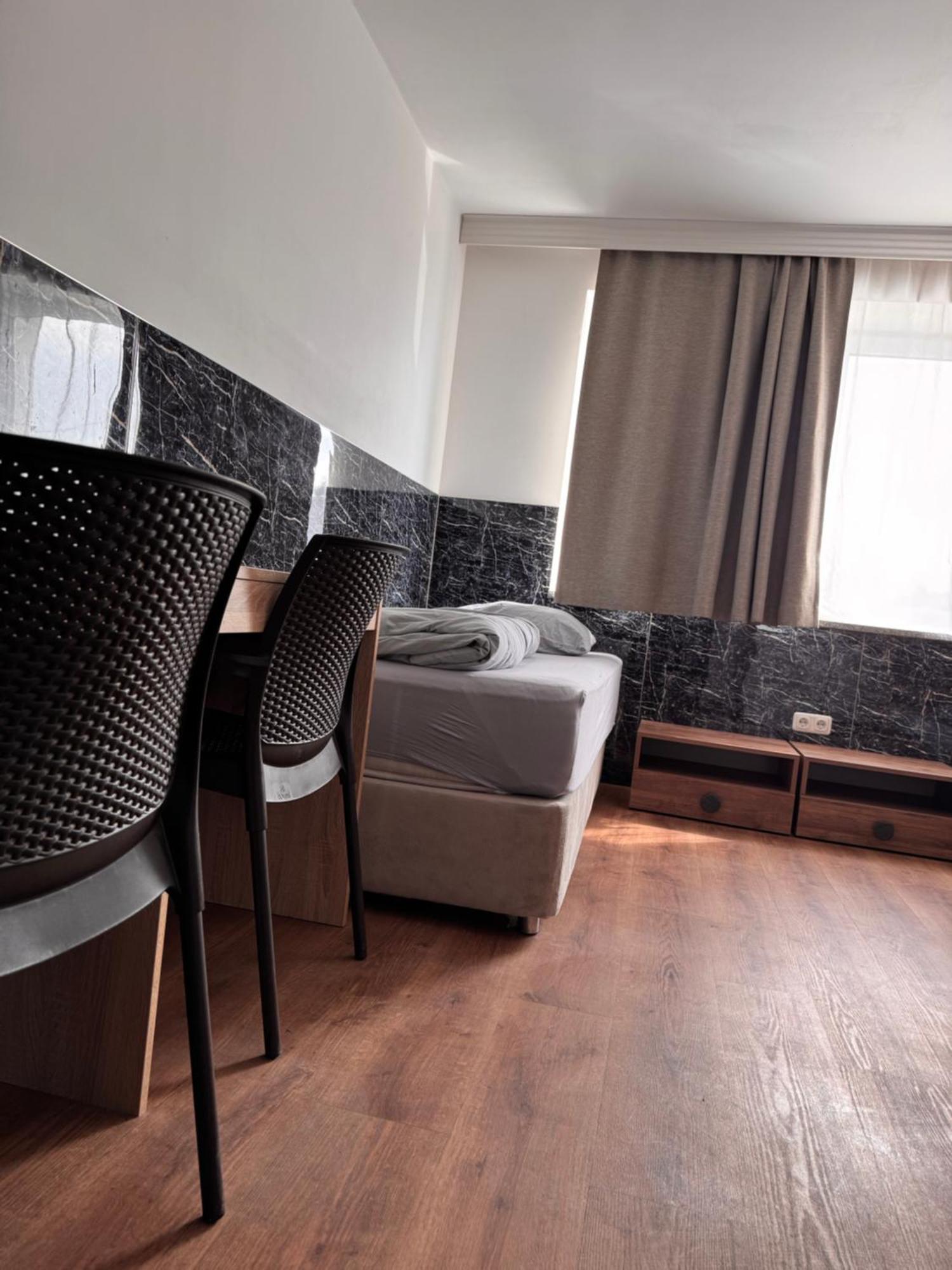 F Hotel 24H Check-In 赫尔兴 外观 照片